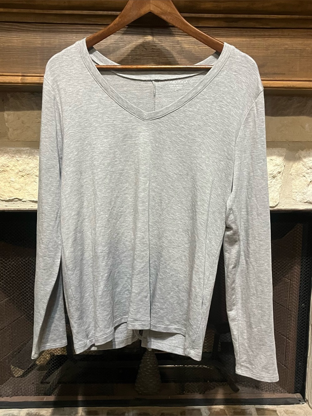 Beyond Yoga Gray “Club Pilates” Long Sleeve Shirt Size L